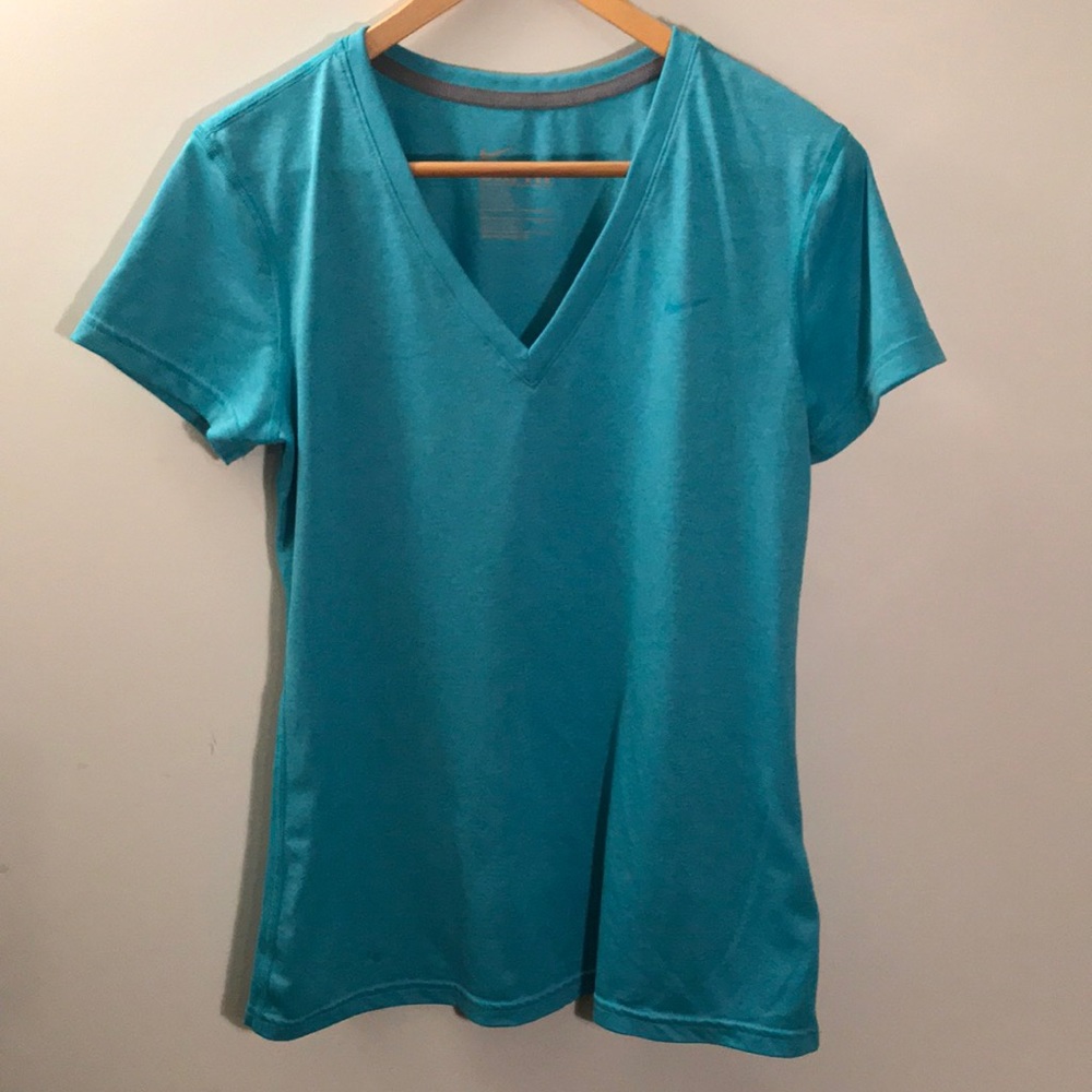 Like new! Nike Dri-fit v-neck t-shirt szM